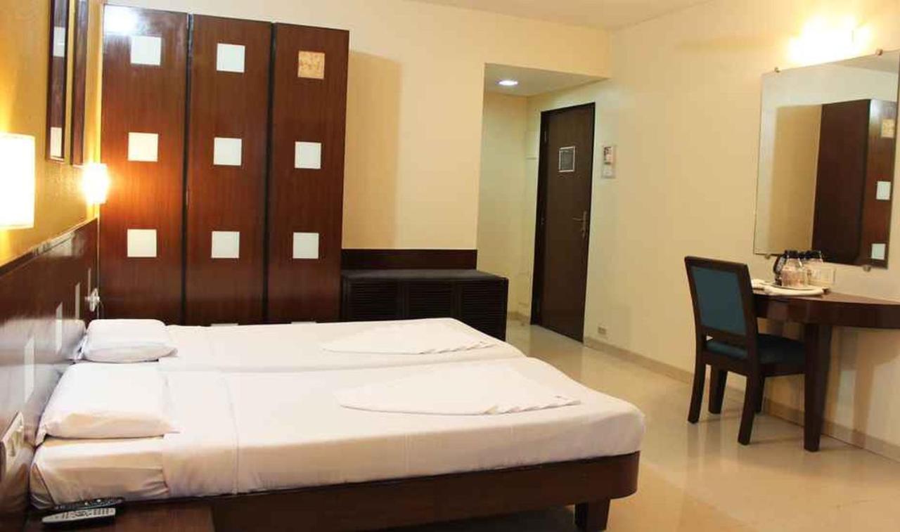 Sukh Hotel Мумбаи Экстерьер фото