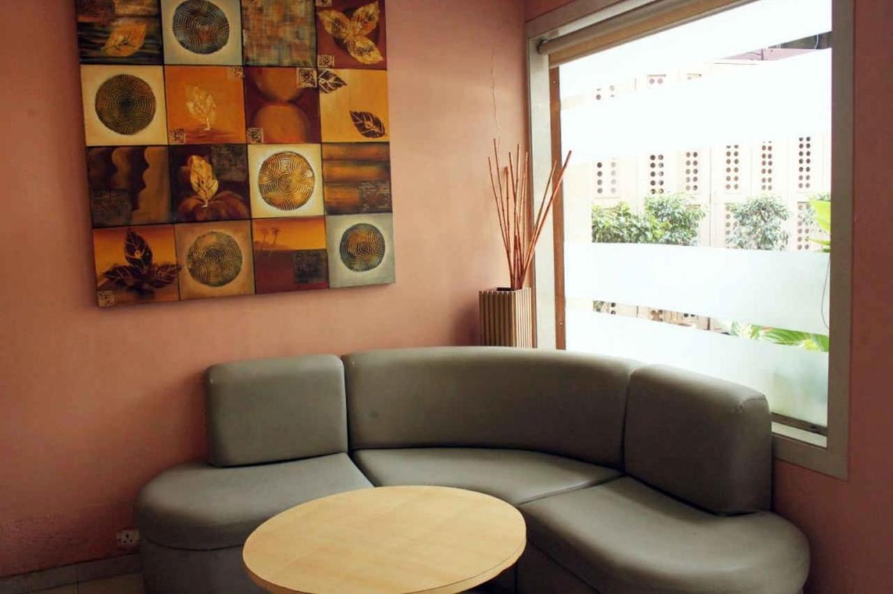 Sukh Hotel Мумбаи Экстерьер фото