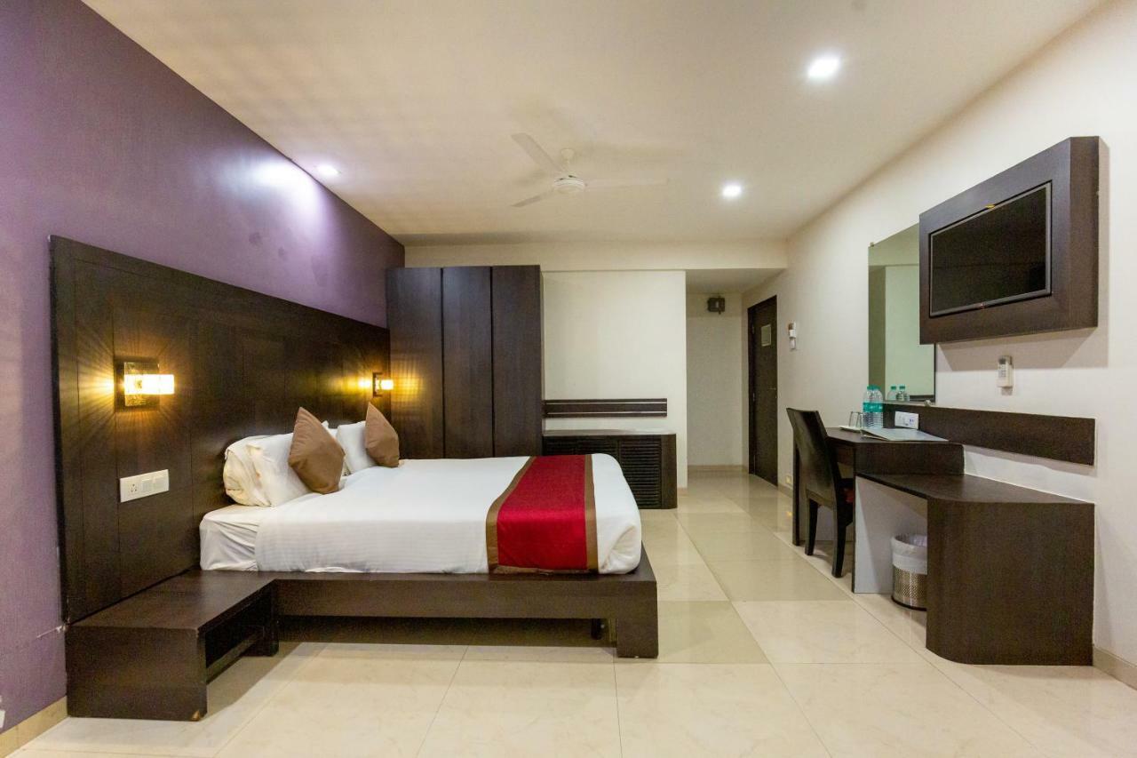 Sukh Hotel Мумбаи Экстерьер фото