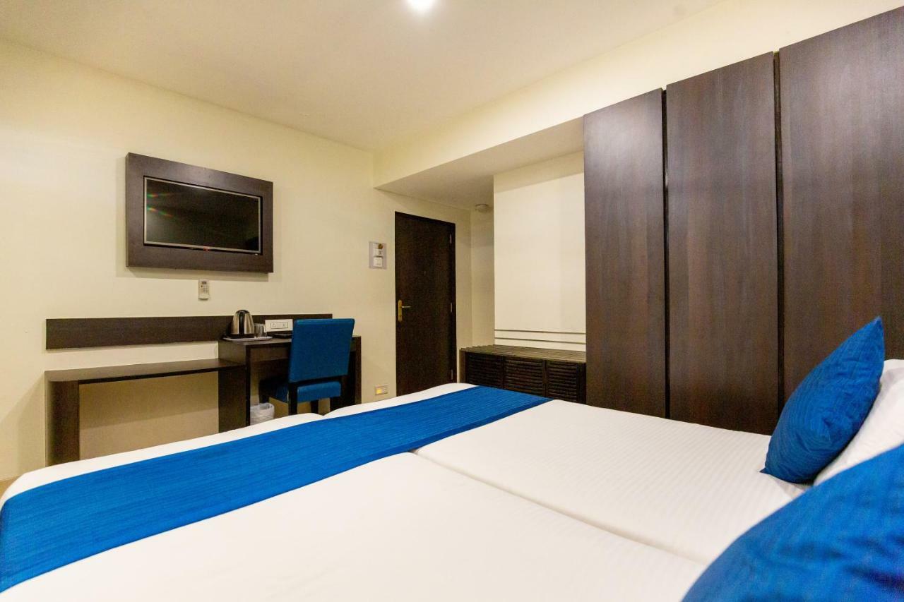 Sukh Hotel Мумбаи Экстерьер фото