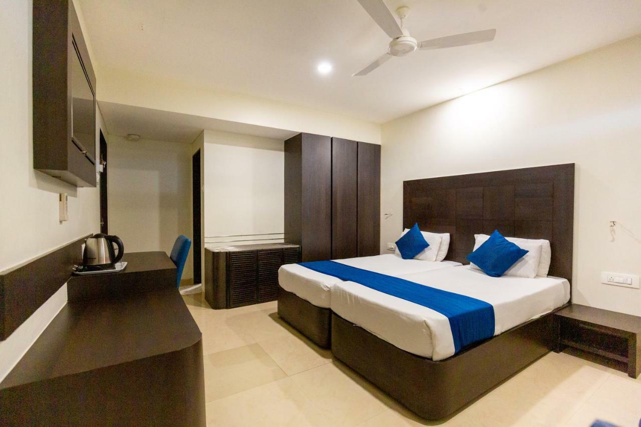 Sukh Hotel Мумбаи Экстерьер фото