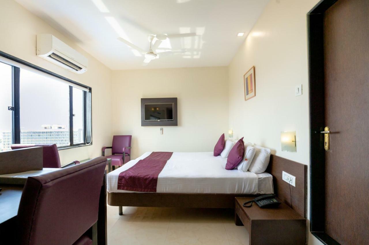 Sukh Hotel Мумбаи Экстерьер фото