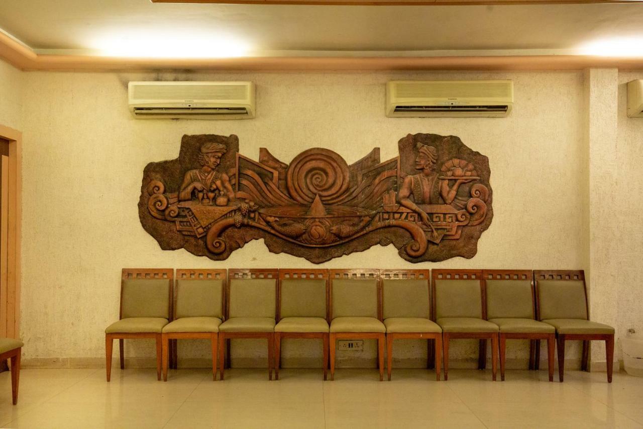 Sukh Hotel Мумбаи Экстерьер фото