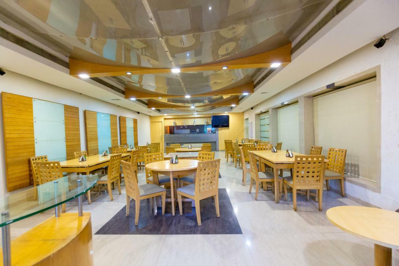 Sukh Hotel Мумбаи Экстерьер фото