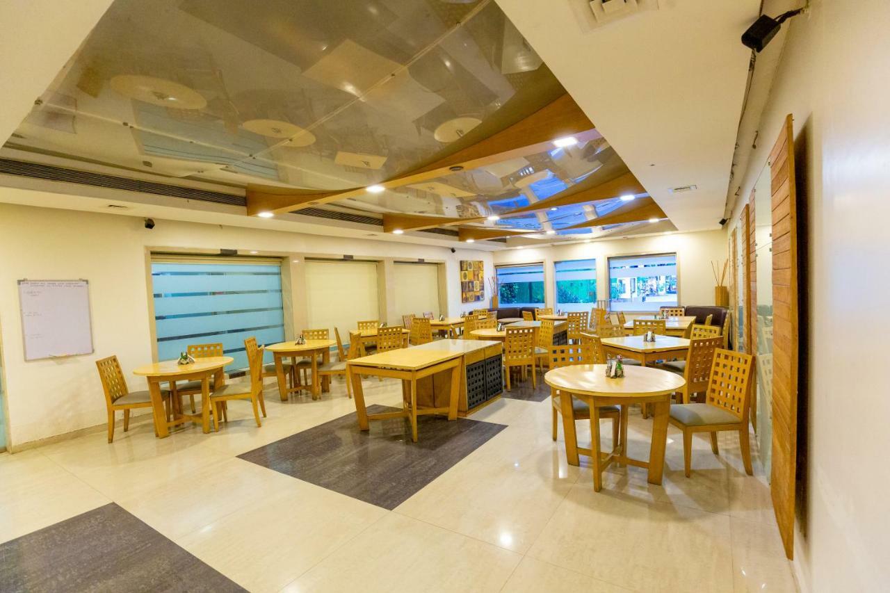 Sukh Hotel Мумбаи Экстерьер фото