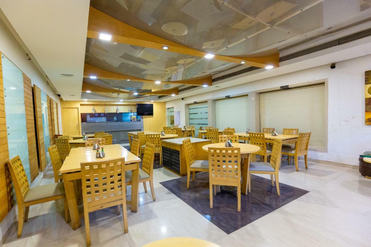 Sukh Hotel Мумбаи Экстерьер фото
