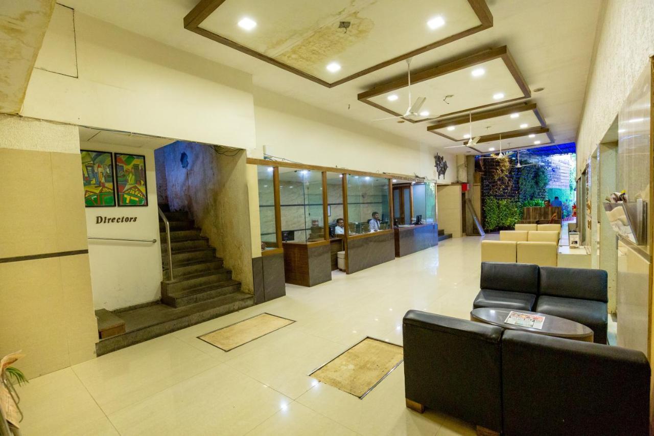 Sukh Hotel Мумбаи Экстерьер фото